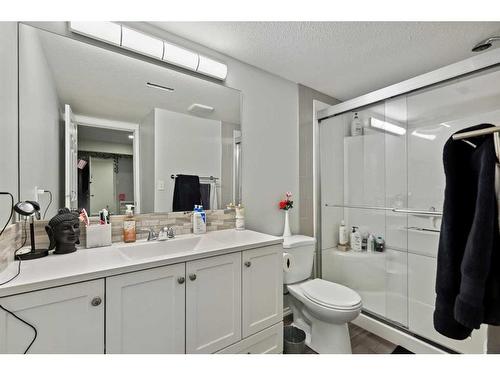 83 Copperstone Boulevard Se, Calgary, AB - Indoor Photo Showing Bathroom