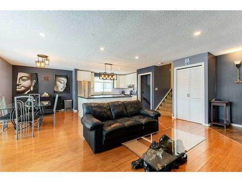 8203 Ranchview Drive Nw, Calgary, AB - Indoor Photo Showing Living Room