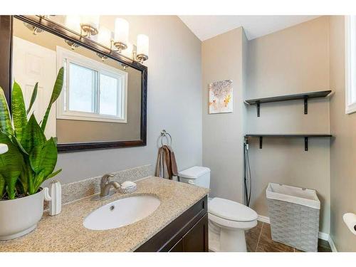 8203 Ranchview Drive Nw, Calgary, AB - Indoor Photo Showing Bathroom