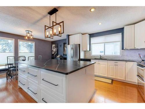 8203 Ranchview Drive Nw, Calgary, AB - Indoor Photo Showing Kitchen With Upgraded Kitchen