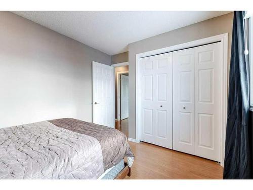 8203 Ranchview Drive Nw, Calgary, AB - Indoor Photo Showing Bedroom