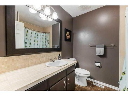 8203 Ranchview Drive Nw, Calgary, AB - Indoor Photo Showing Bathroom