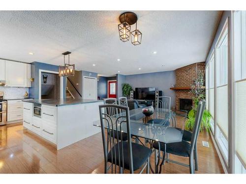 8203 Ranchview Drive Nw, Calgary, AB - Indoor Photo Showing Dining Room