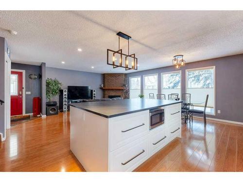 8203 Ranchview Drive Nw, Calgary, AB - Indoor Photo Showing Kitchen