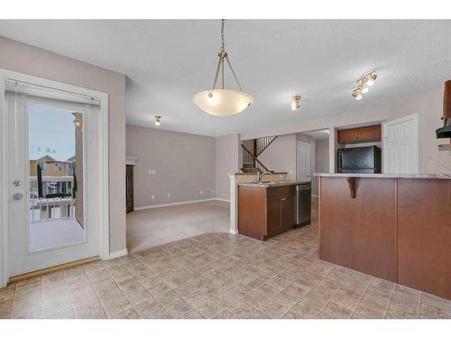 19 Royal Crest Court Nw, Calgary, AB - Indoor Photo Showing Kitchen