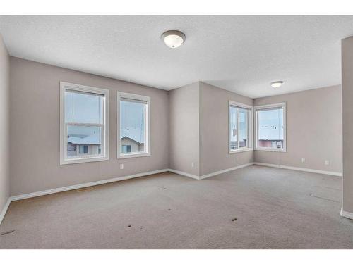 19 Royal Crest Court Nw, Calgary, AB - Indoor Photo Showing Other Room