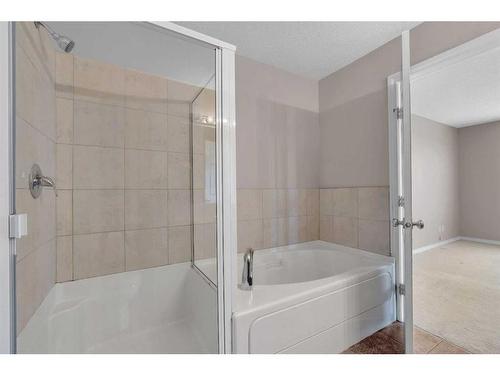 19 Royal Crest Court Nw, Calgary, AB - Indoor Photo Showing Bathroom