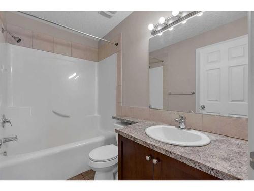 19 Royal Crest Court Nw, Calgary, AB - Indoor Photo Showing Bathroom