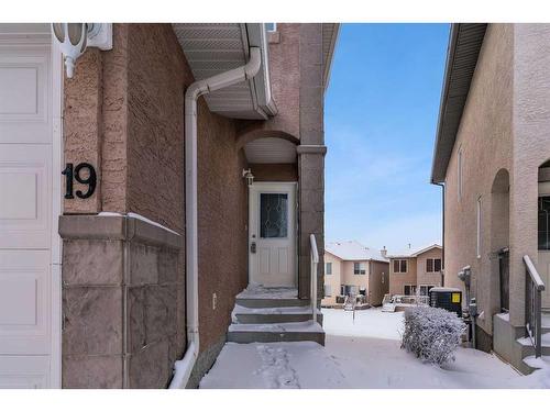 19 Royal Crest Court Nw, Calgary, AB - Outdoor