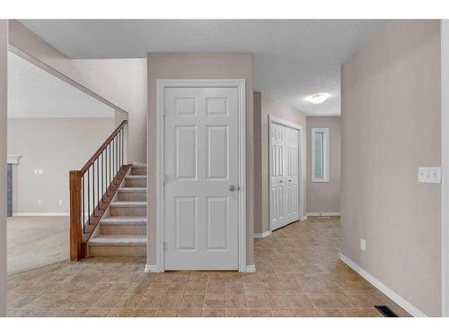 19 Royal Crest Court Nw, Calgary, AB - Indoor Photo Showing Other Room