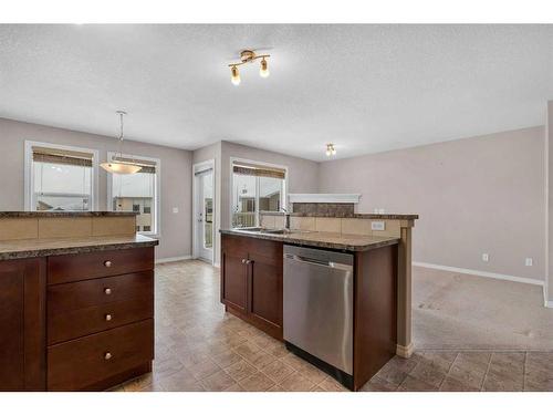 19 Royal Crest Court Nw, Calgary, AB - Indoor Photo Showing Kitchen