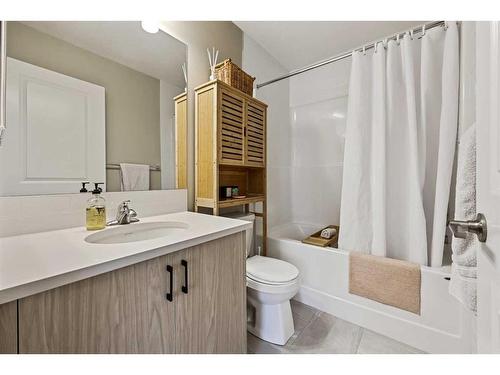 211 Livingston Common Ne, Calgary, AB - Indoor Photo Showing Bathroom