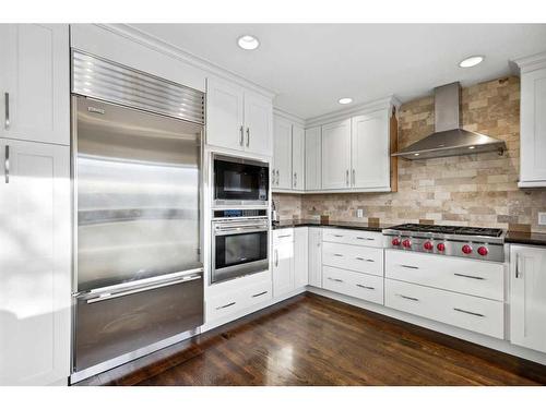 2407 Juniper Road Nw, Calgary, AB - Indoor Photo Showing Kitchen With Upgraded Kitchen