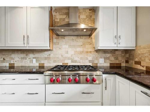 2407 Juniper Road Nw, Calgary, AB - Indoor Photo Showing Kitchen