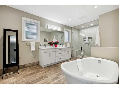 2407 Juniper Road Nw, Calgary, AB - Indoor Photo Showing Bathroom