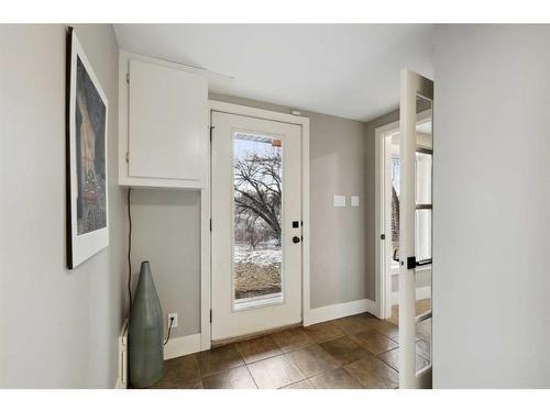 2407 Juniper Road Nw, Calgary, AB - Indoor Photo Showing Other Room