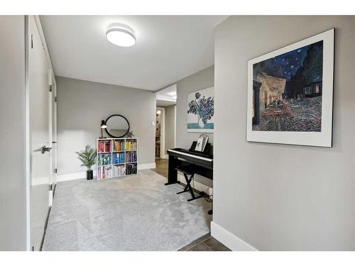 2407 Juniper Road Nw, Calgary, AB - Indoor Photo Showing Other Room