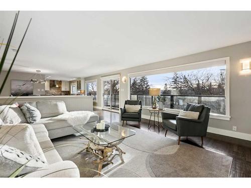 2407 Juniper Road Nw, Calgary, AB - Indoor Photo Showing Living Room