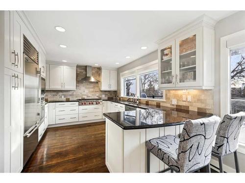 2407 Juniper Road Nw, Calgary, AB - Indoor Photo Showing Kitchen With Upgraded Kitchen