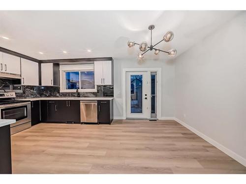 27 Coventry View Ne, Calgary, AB - Indoor Photo Showing Kitchen