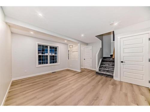 27 Coventry View Ne, Calgary, AB - Indoor Photo Showing Living Room