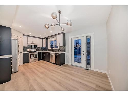 27 Coventry View Ne, Calgary, AB - Indoor Photo Showing Kitchen