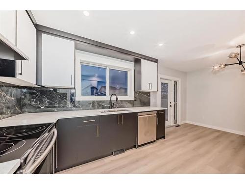 27 Coventry View Ne, Calgary, AB - Indoor Photo Showing Kitchen