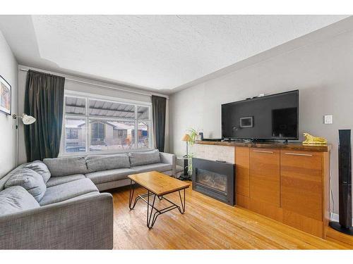 2704 19 Street Nw, Calgary, AB - Indoor Photo Showing Living Room With Fireplace