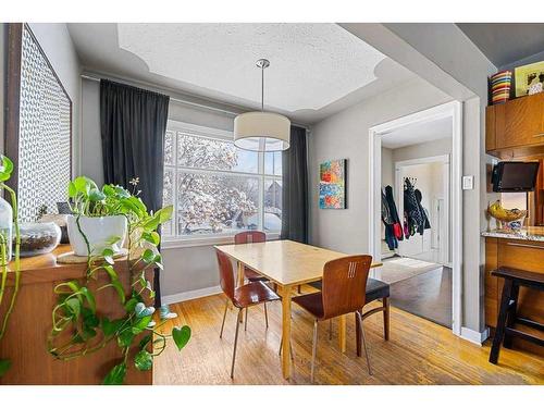 2704 19 Street Nw, Calgary, AB - Indoor Photo Showing Dining Room