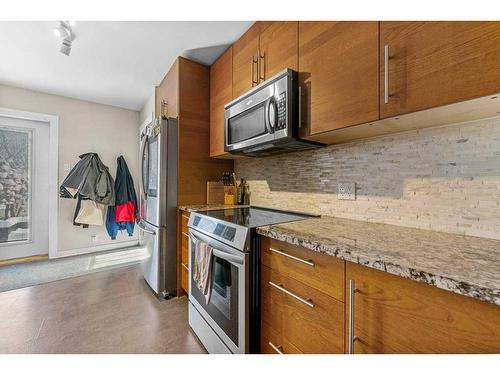 2704 19 Street Nw, Calgary, AB - Indoor Photo Showing Kitchen