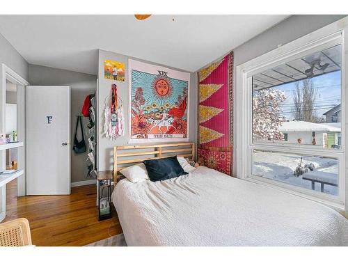 2704 19 Street Nw, Calgary, AB - Indoor Photo Showing Bedroom