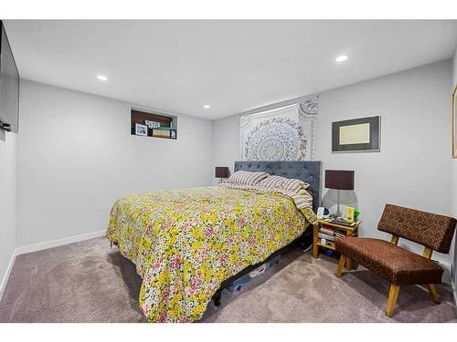 2704 19 Street Nw, Calgary, AB - Indoor Photo Showing Bedroom