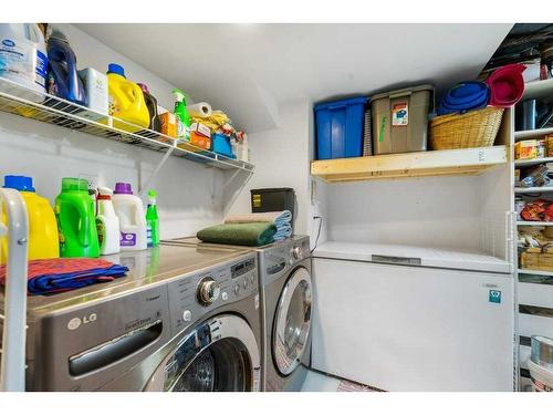 2704 19 Street Nw, Calgary, AB - Indoor Photo Showing Laundry Room