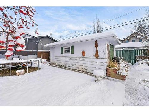 2704 19 Street Nw, Calgary, AB - Outdoor