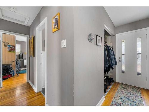 2704 19 Street Nw, Calgary, AB - Indoor Photo Showing Other Room