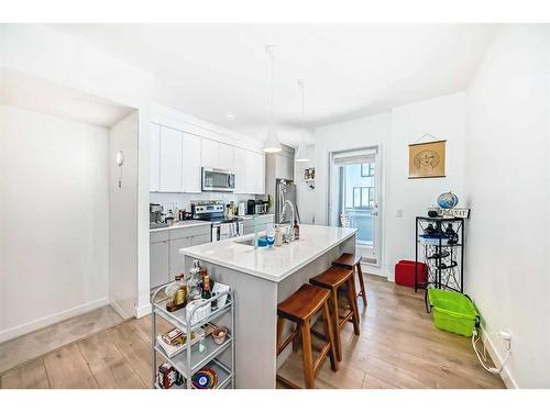 3543 69 Street Nw, Calgary, AB - Indoor Photo Showing Kitchen