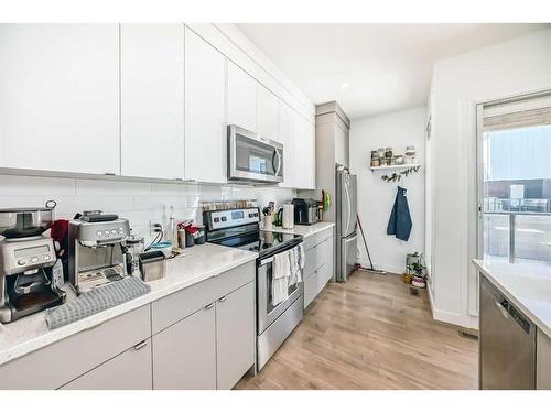 3543 69 Street Nw, Calgary, AB - Indoor Photo Showing Kitchen With Stainless Steel Kitchen With Upgraded Kitchen