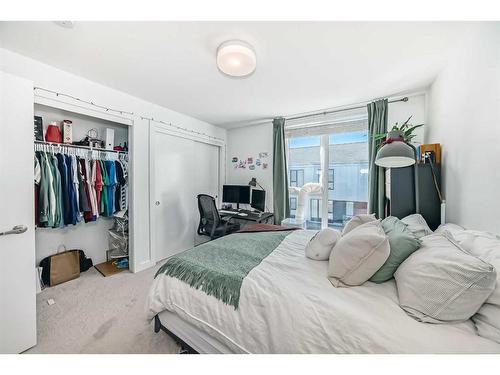 3543 69 Street Nw, Calgary, AB - Indoor Photo Showing Bedroom