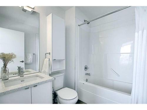 3543 69 Street Nw, Calgary, AB - Indoor Photo Showing Bathroom