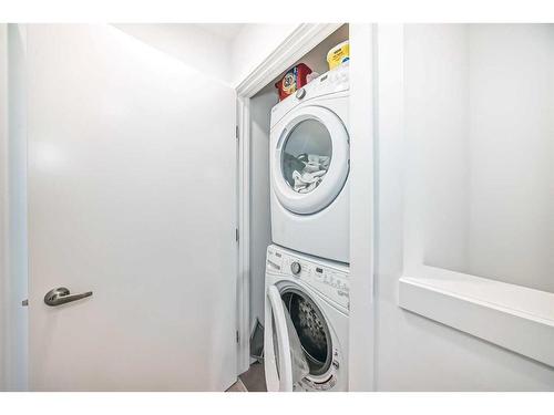 3543 69 Street Nw, Calgary, AB - Indoor Photo Showing Laundry Room