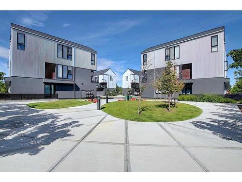 3543 69 Street Nw, Calgary, AB - Outdoor With Balcony With Facade