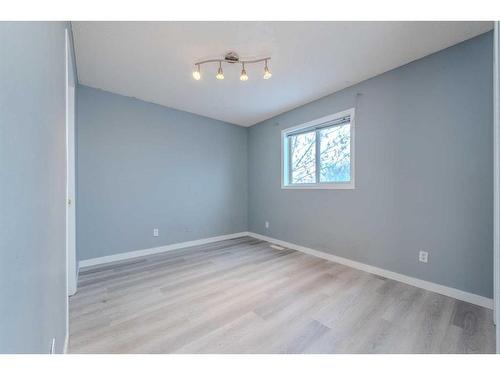 84 Douglas Glen Crescent Se, Calgary, AB - Indoor Photo Showing Other Room