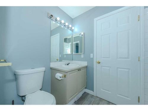 84 Douglas Glen Crescent Se, Calgary, AB - Indoor Photo Showing Bathroom