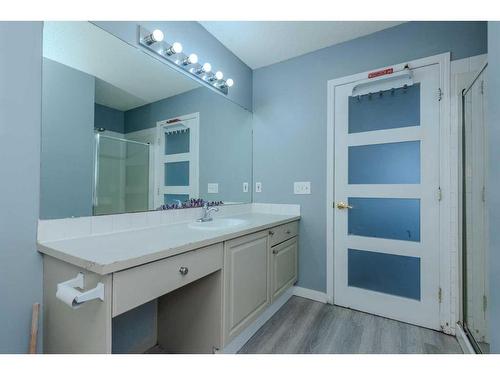 84 Douglas Glen Crescent Se, Calgary, AB - Indoor Photo Showing Bathroom