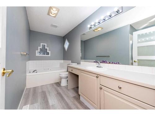 84 Douglas Glen Crescent Se, Calgary, AB - Indoor Photo Showing Bathroom