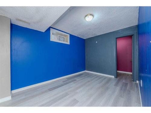 84 Douglas Glen Crescent Se, Calgary, AB - Indoor Photo Showing Other Room