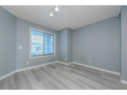 84 Douglas Glen Crescent Se, Calgary, AB - Indoor Photo Showing Other Room