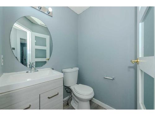 84 Douglas Glen Crescent Se, Calgary, AB - Indoor Photo Showing Bathroom