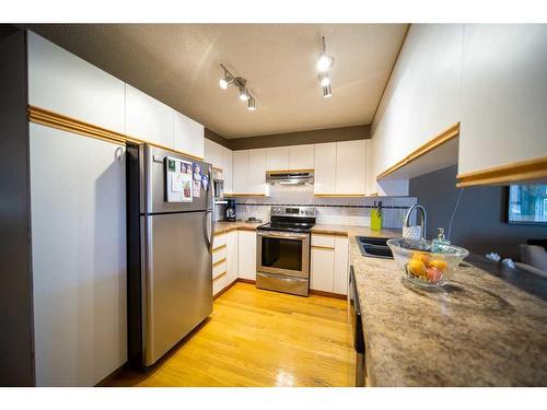 251 Coachway Road Sw, Calgary, AB - Indoor Photo Showing Kitchen With Double Sink