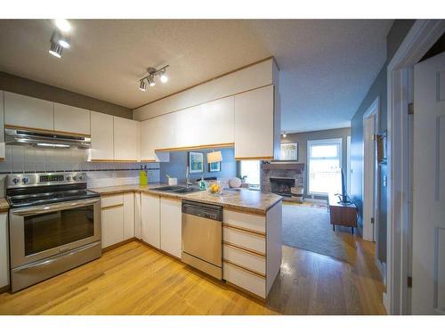 251 Coachway Road Sw, Calgary, AB - Indoor Photo Showing Kitchen With Double Sink